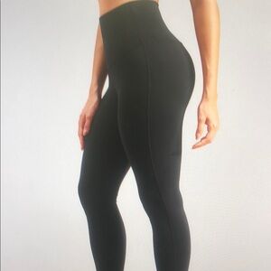 High-Waist Black Sculpting Leggings - Women